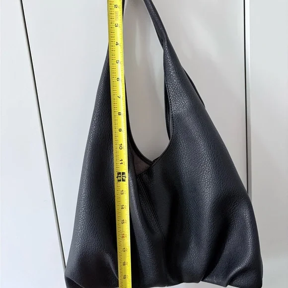 Black vegan leather bag with small zip pouch - Picture 4 of 5